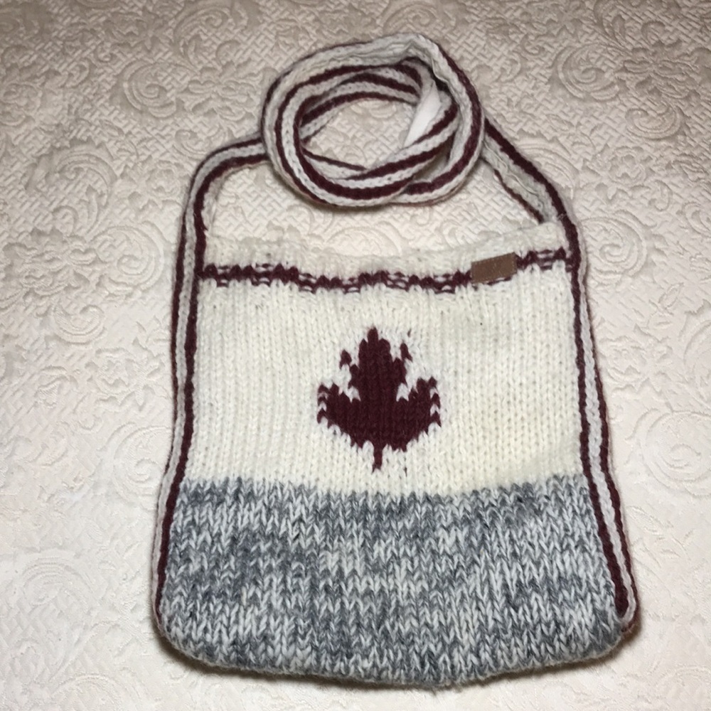 🎉HP🎉Handmade in Nepal 100% Wool Crossbody Lined Bag.